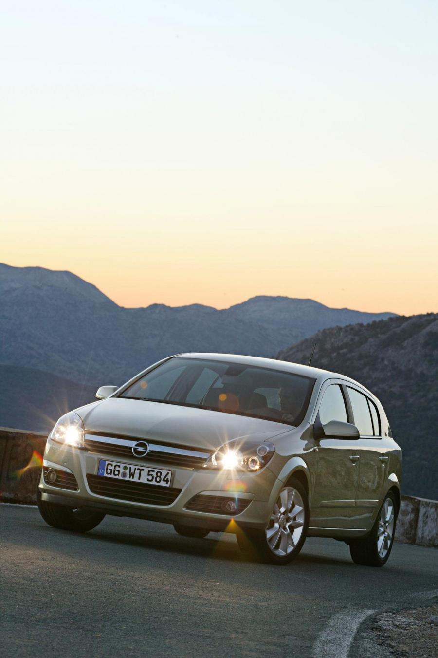  Opel Astra 2005 года  (фото 20 из 141)
